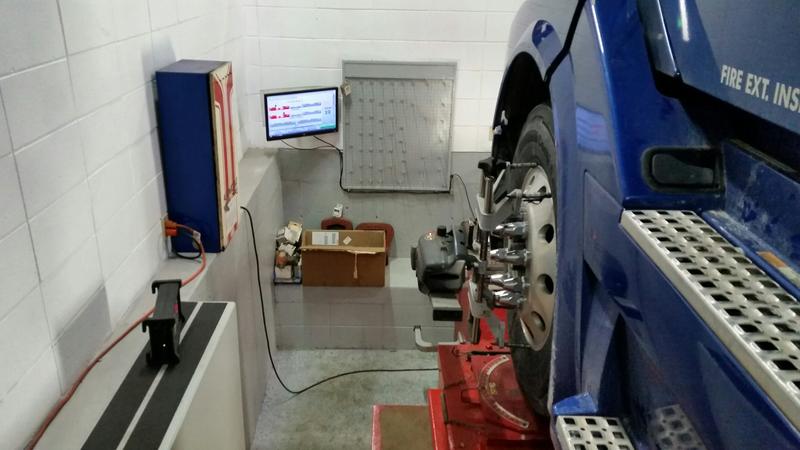 Hunter Wheel Alignment Rack: Kriete Truck Center - Sheboygan CAROUSEL IMAGE1