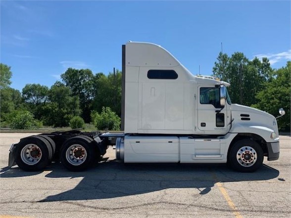 2016 MACK PINNACLE CXU613 MAC11135U - Kriete Truck Centers