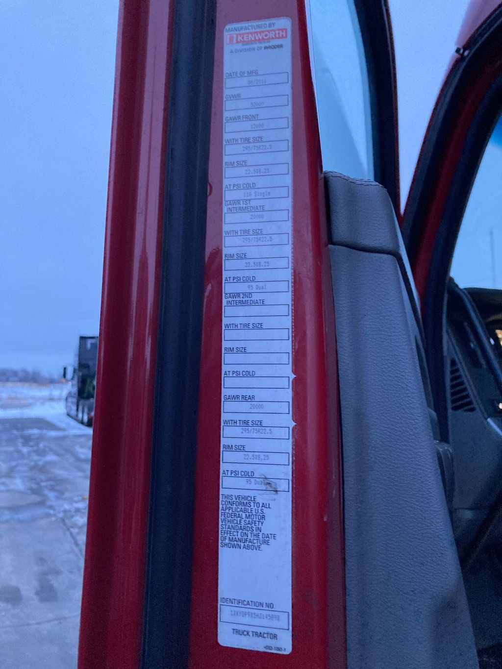 2017 KENWORTH T680 heavymedium-duty-trucks-used-2017-kenworth-t680-1721105-vin-tag-photo-Image