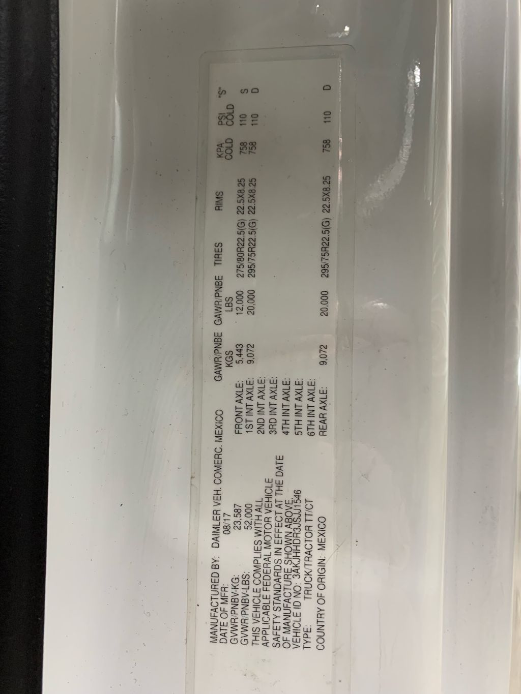 2018 FREIGHTLINER CASCADIA 126 heavymedium-duty-trucks-used-2018-freightliner-cascadia-126-1674671-vin-tag-photo-Image