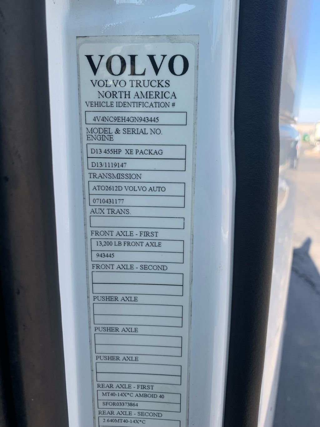 2016 VOLVO VNL64T-670 heavymedium-duty-trucks-used-2016-volvo-vnl64t-670-1762241-vin-tag-photo-Image