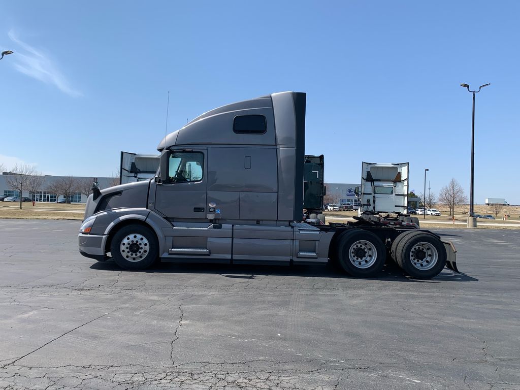 2017 VOLVO VNL64T-670 VS7475 - Kriete Truck Centers