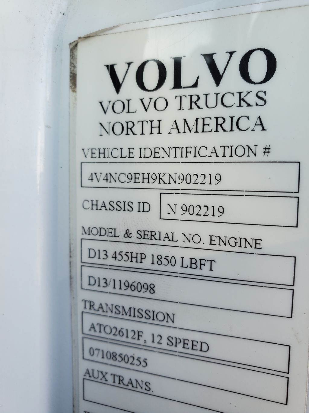 2019 VOLVO VNL64T-860 heavymedium-duty-trucks-used-2019-volvo-vnl64t-860-1292731-vin-tag-photo-Image