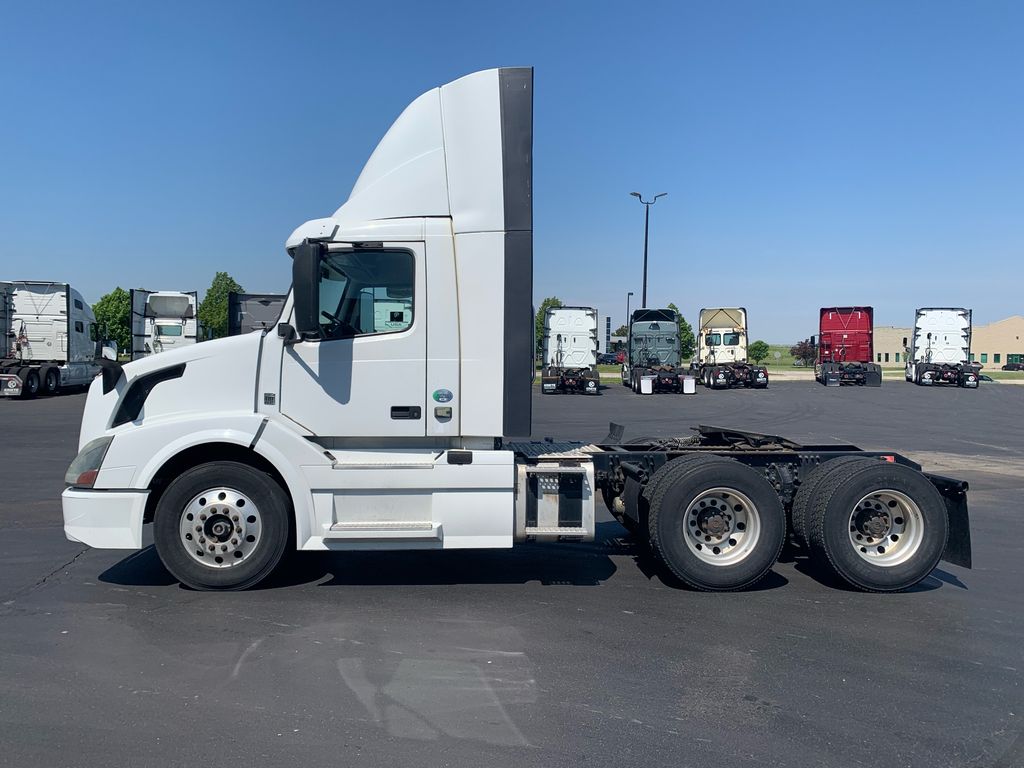 2016 VOLVO VNL64T300 V968447UA - Kriete Truck Centers