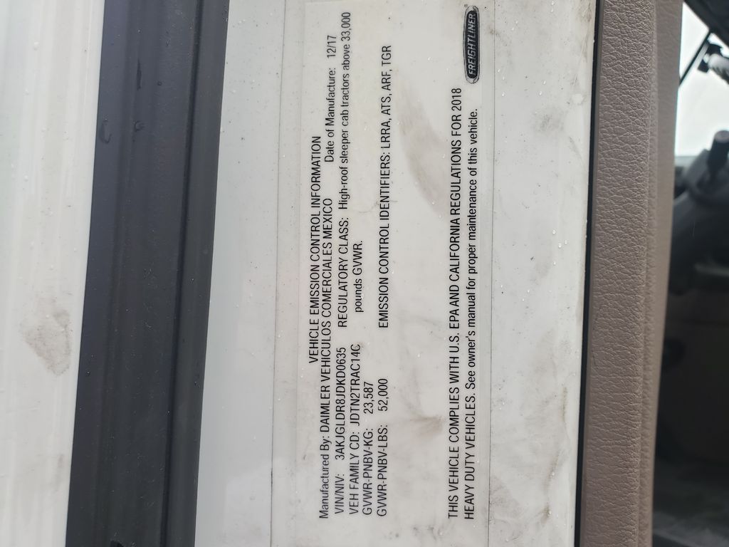 2018 FREIGHTLINER CASCADIA 125 heavymedium-duty-trucks-used-2018-freightliner-cascadia-125-1517592-vin-tag-photo-Image