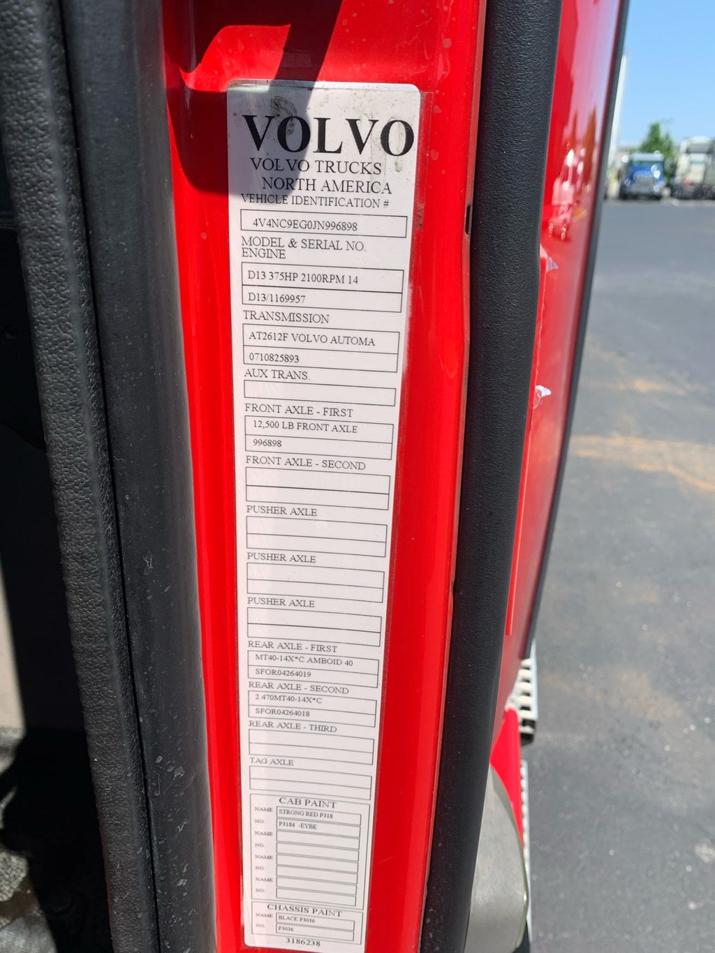 2018 VOLVO VNL64T300 heavymedium-duty-trucks-used-2018-volvo-vnl64t300-1181096-vin-tag-photo-Image