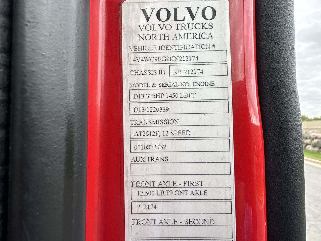 2019 VOLVO VNR64T300 heavymedium-duty-trucks-used-2019-volvo-vnr64t300-1466451-vin-tag-photo-Image
