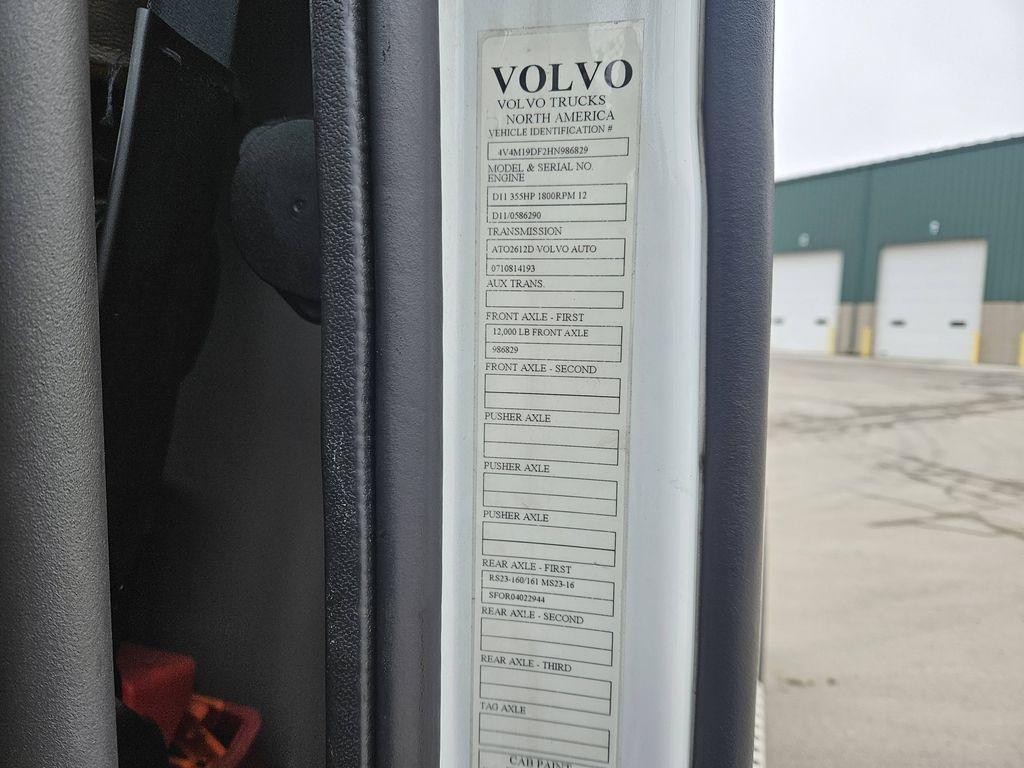 2017 VOLVO VNM42T200 heavymedium-duty-trucks-used-2017-volvo-vnm-1311445-vin-tag-photo-Image