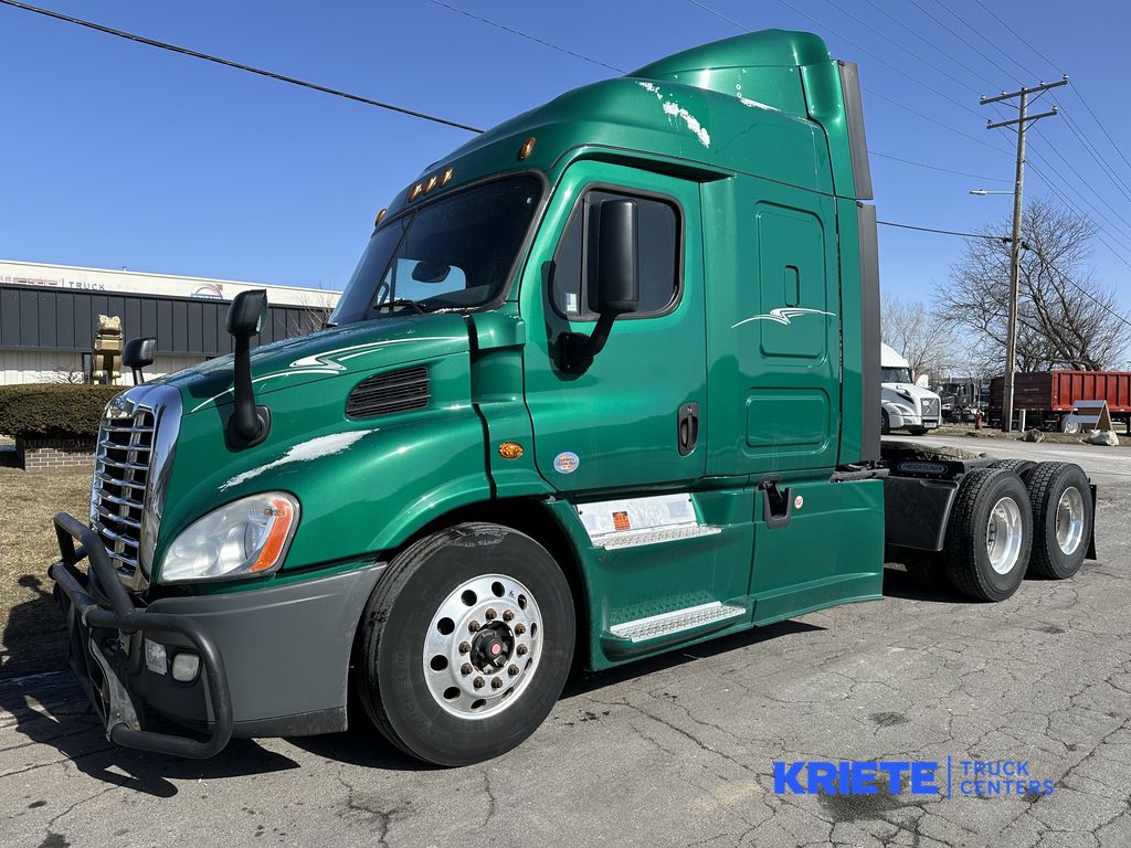 Daimler Trucks establishes new group to help bring Level 4 self-driving  trucks to market - CNET