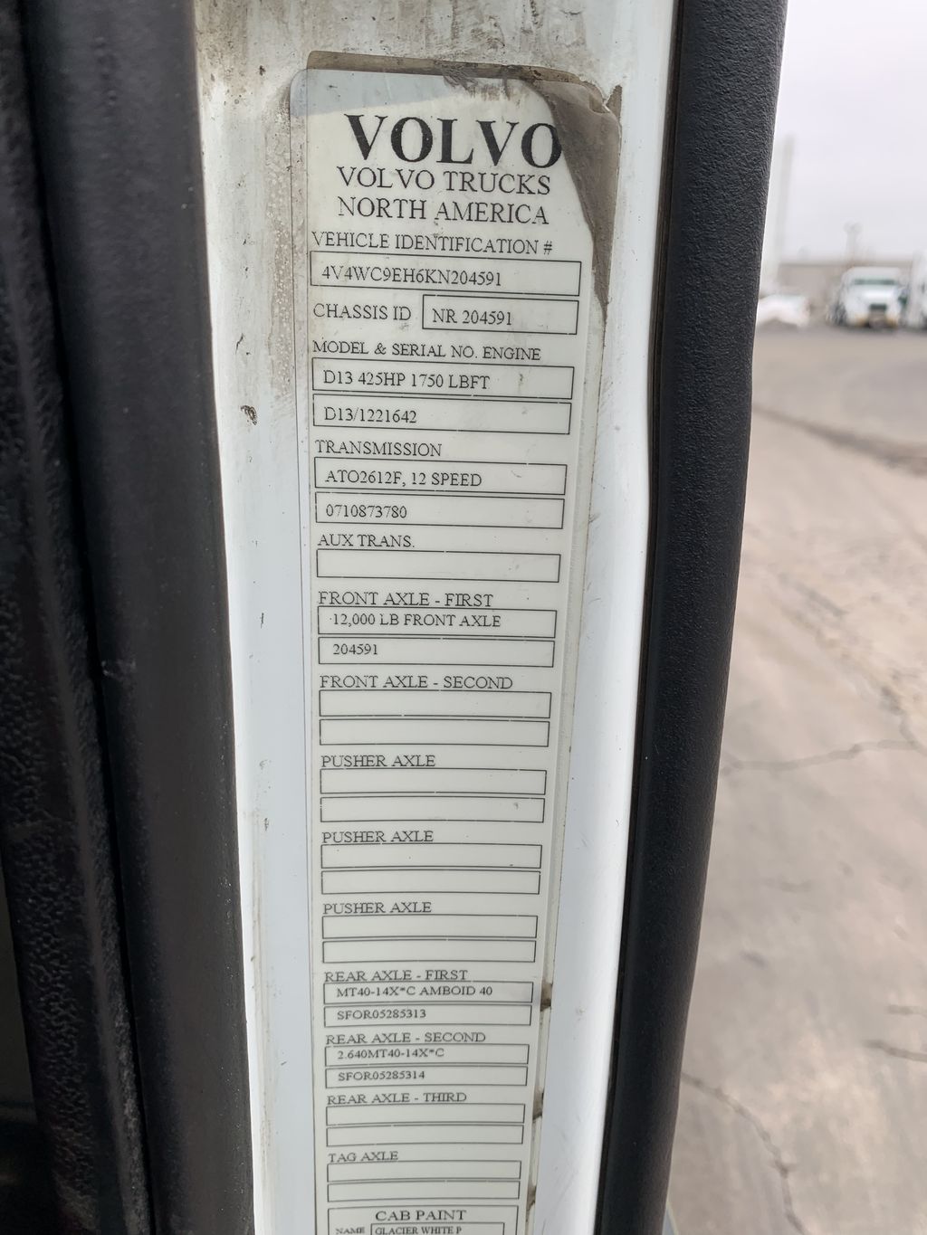 2019 VOLVO VNR64T300 heavymedium-duty-trucks-used-2019-volvo-vnr64t300-1305975-vin-tag-photo-Image
