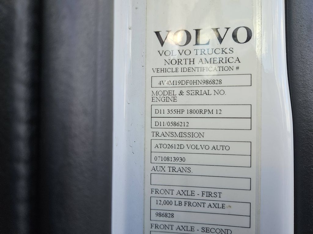 2017 VOLVO VNM42T200 heavymedium-duty-trucks-used-2017-volvo-vnm42t200-1460966-vin-tag-photo-Image