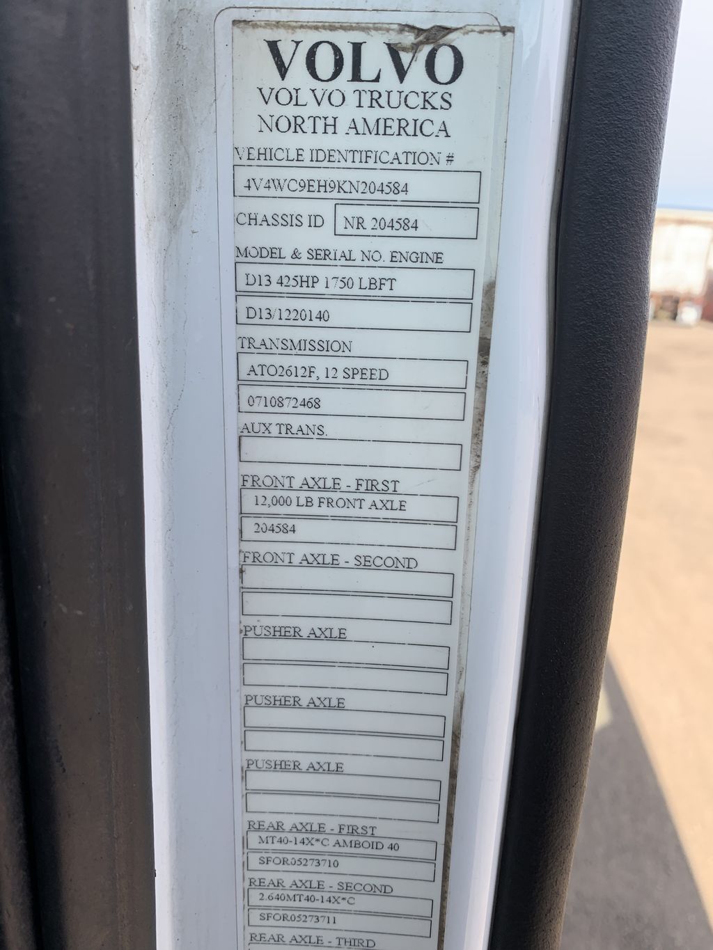 2019 VOLVO VNR64T300 heavymedium-duty-trucks-used-2019-volvo-vnr64t300-1711036-vin-tag-photo-Image
