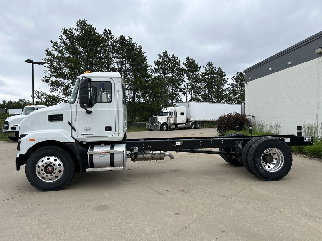 2024 MACK MD742 MMD074477 - image 2 of 6