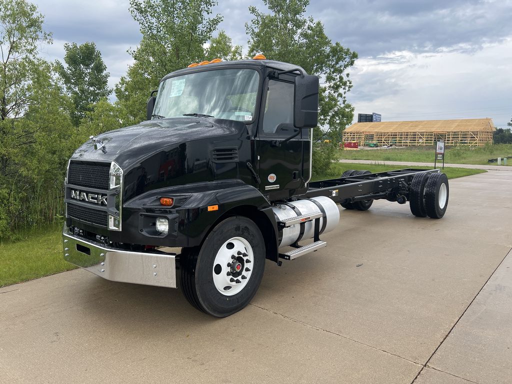 2025 MACK MD742 MMD076186 - image 2 of 6