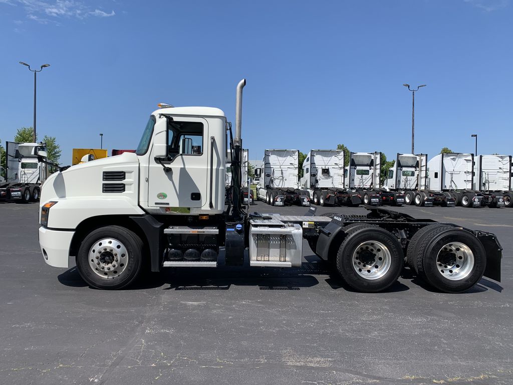 2023 MACK AN64T MAC31438U - image 2 of 6