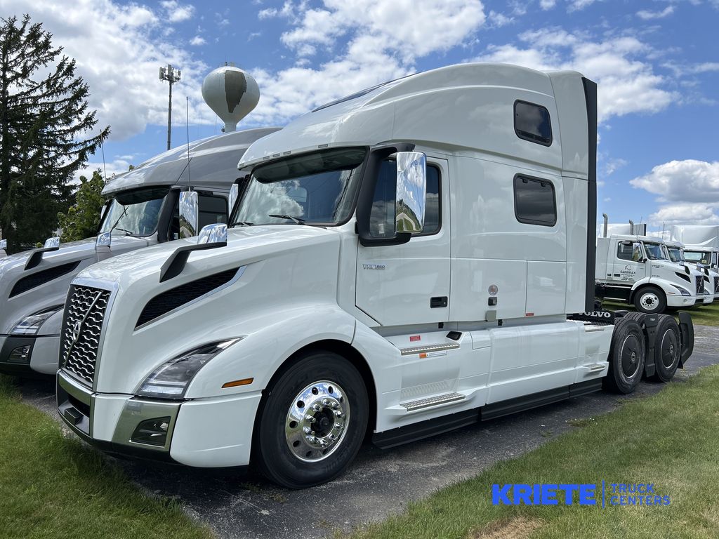 2024 VOLVO VNL64T860 662628 - image 1 of 6