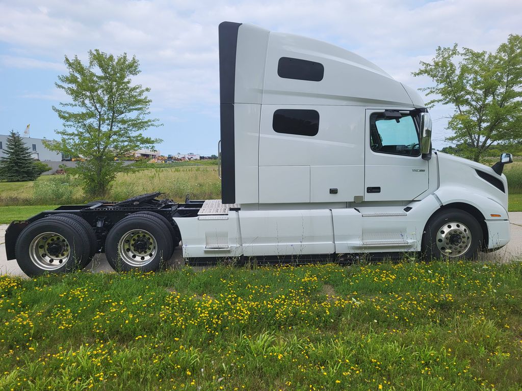 2021 VOLVO VNL64T V283213U - image 6 of 6