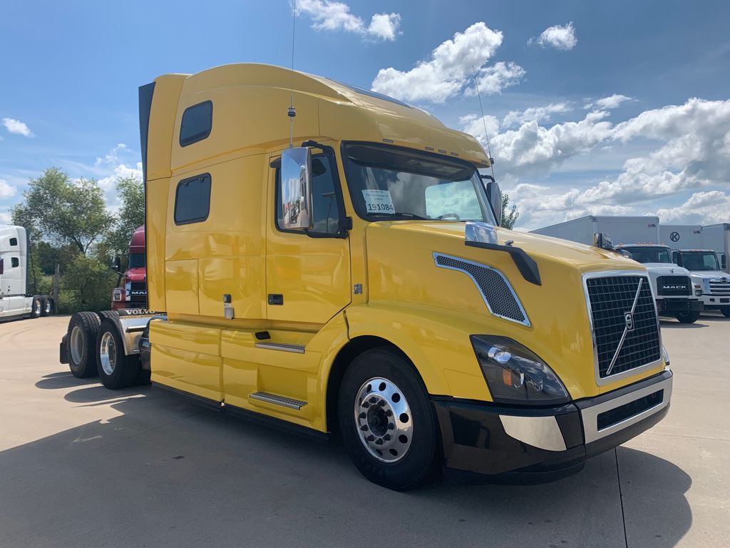 2018 VOLVO VNL V889329U - image 5 of 6