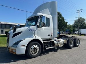 2018 VOLVO VNR heavymedium-duty-trucks-used-2018-volvo-vnr-1663995-driver-side-front-angle-Image