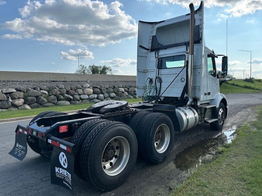 2018 VOLVO VNR V900058U - image 5 of 6