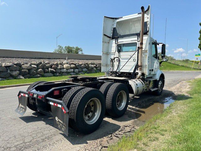 2018 VOLVO VNR V900059U - image 5 of 6