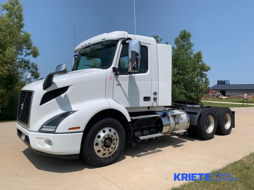 2019 VOLVO VNR V904948U - image 1 of 6