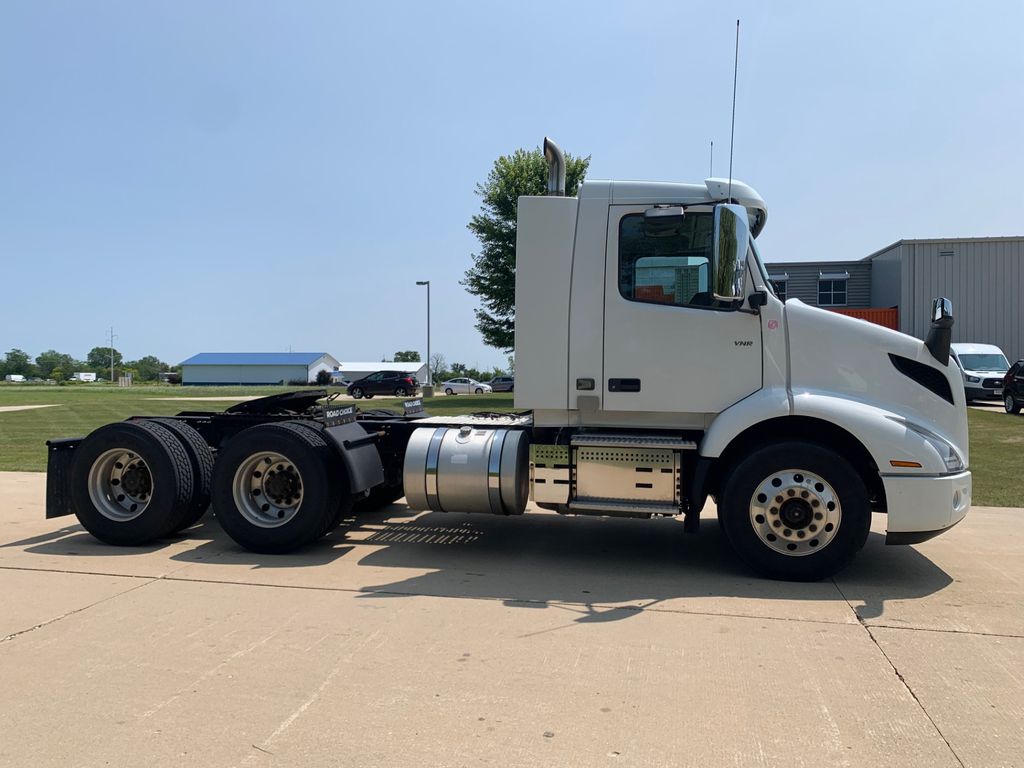 2019 VOLVO VNR64T-300 V904948U - image 5 of 6