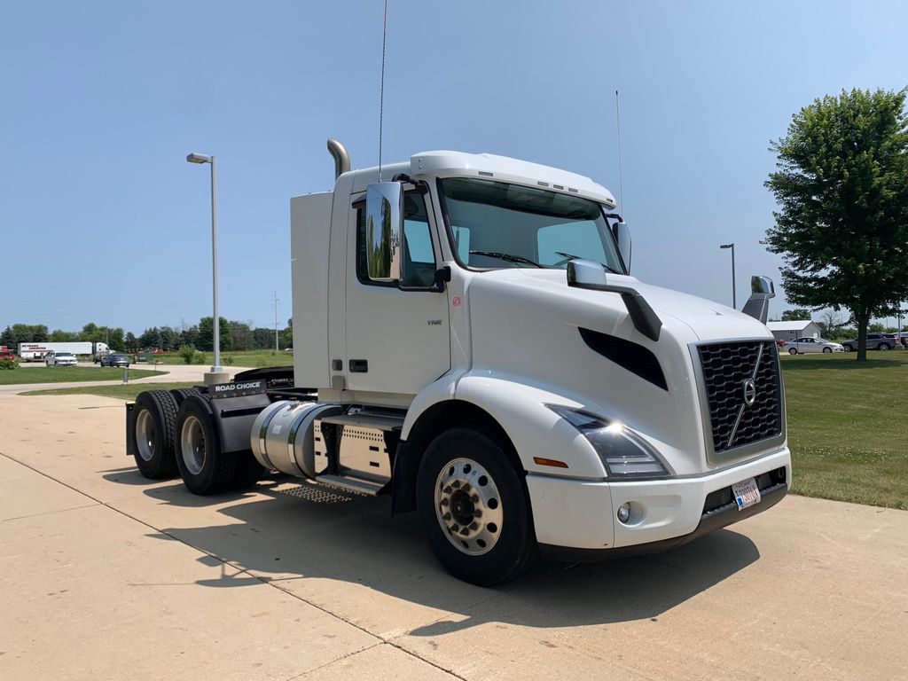 2019 VOLVO VNR V904948U - image 6 of 6