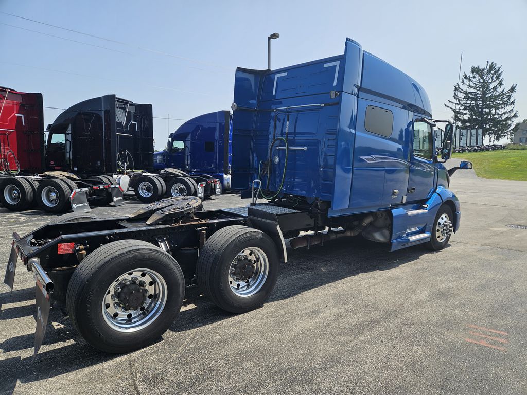 2020 VOLVO VNL64T740 V267576U - image 5 of 6