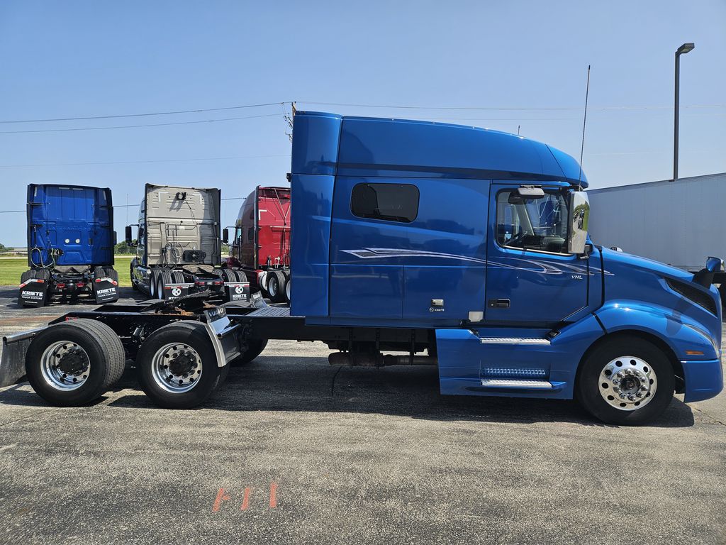 2020 VOLVO VNL64T740 V267576U - image 6 of 6