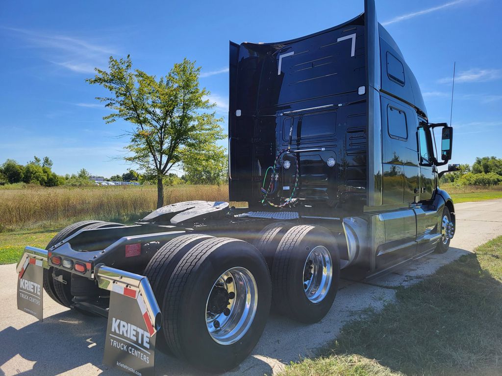 2025 VOLVO VNL64T860 656359 - image 5 of 6