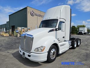 2019 KENWORTH T680 heavymedium-duty-trucks-used-2019-kenworth-t680-1082710-driver-side-front-angle-Image