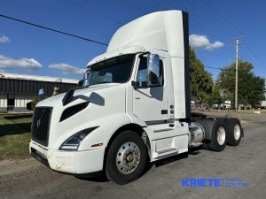 2019 VOLVO VNR64T-300 heavymedium-duty-trucks-used-2019-volvo-vnr64t-300-1208192-driver-side-front-angle-Image