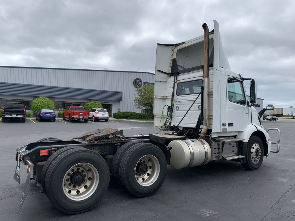 2019 VOLVO VNR64T-300 V901625U - image 4 of 6