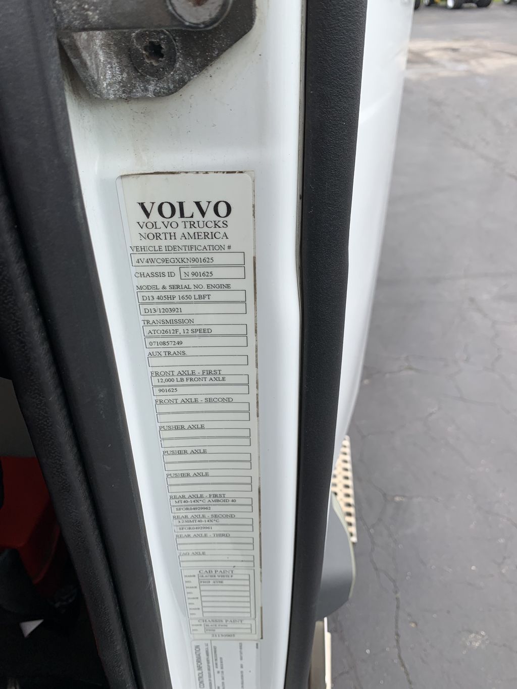 2019 VOLVO VNR64T-300 heavymedium-duty-trucks-used-2019-volvo-vnr64t-300-1795974-vin-tag-photo-Image