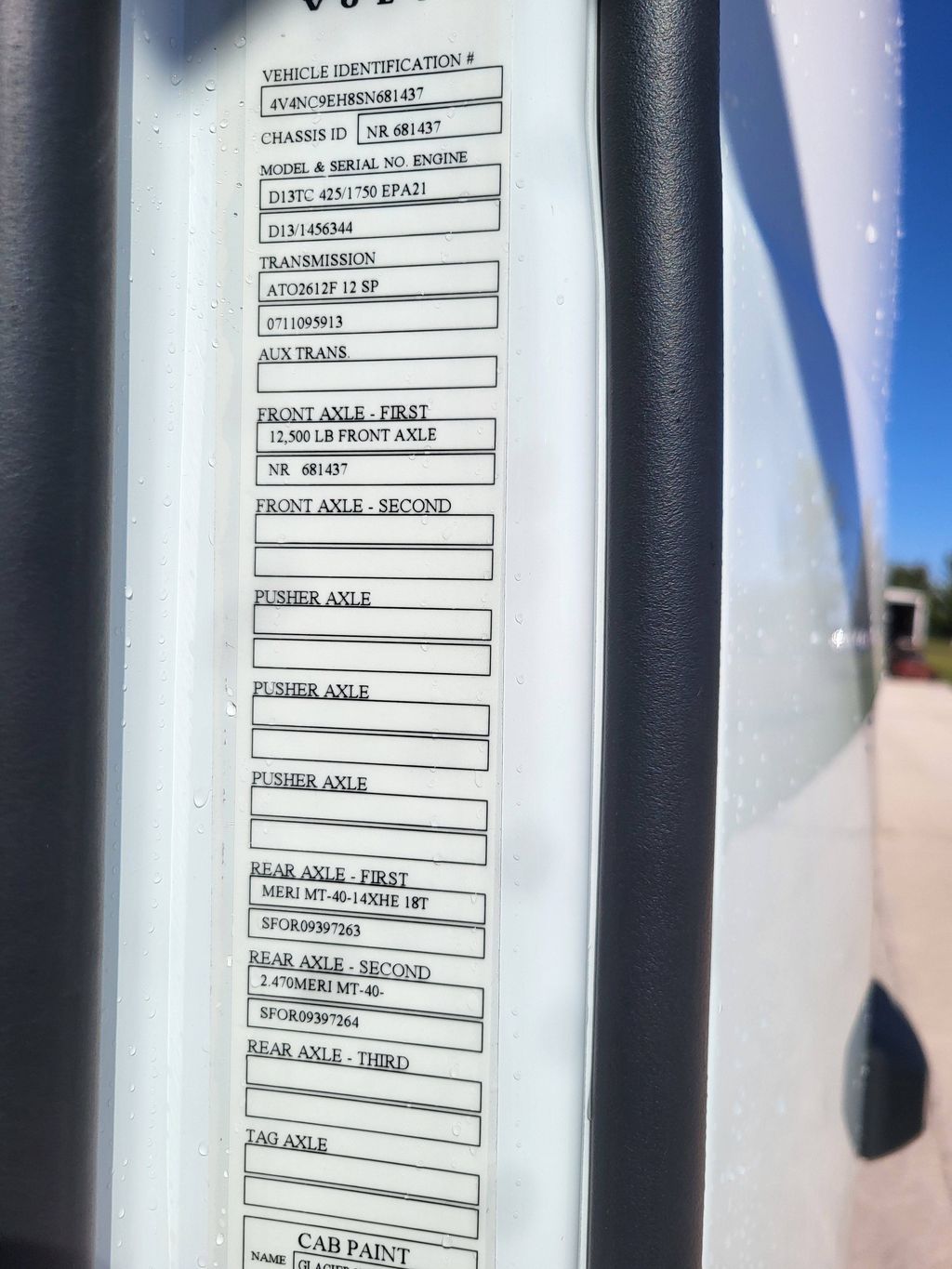 2025 VOLVO VNL64T760 heavymedium-duty-trucks-new-2025-volvo-vnl64t760-1312963-vin-tag-photo-Image