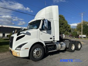 2018 VOLVO VNR64T-300 heavymedium-duty-trucks-used-2018-volvo-vnr64t-300-1071798-driver-side-front-angle-Image