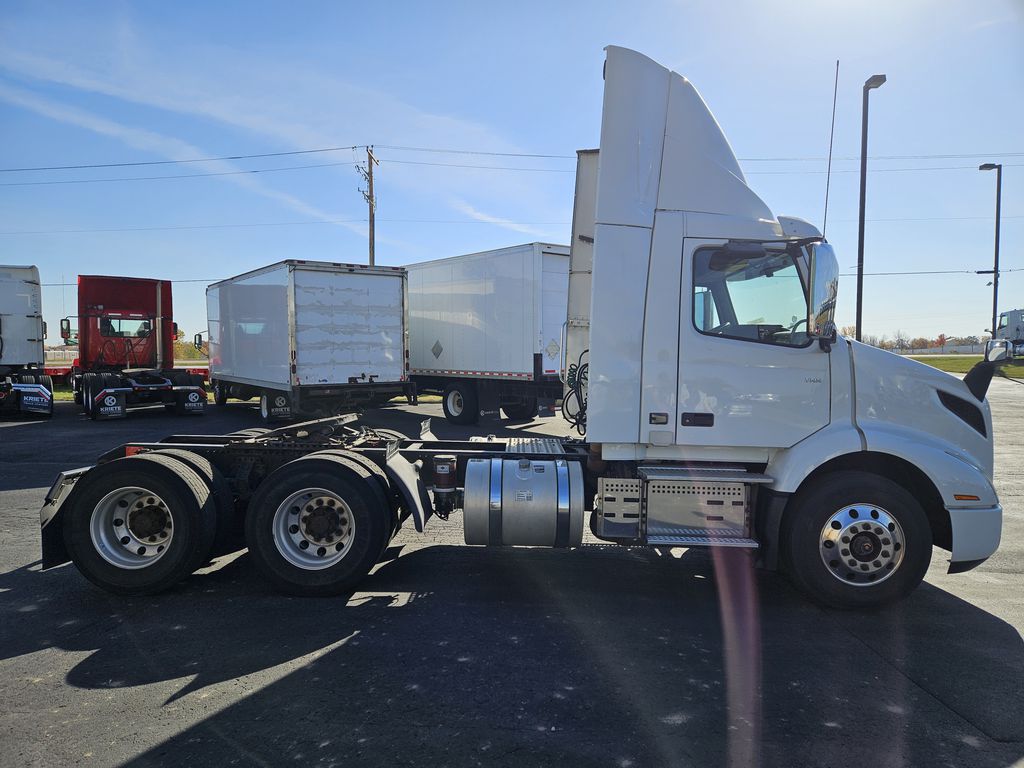 2018 VOLVO VNR64T-300 V900058U - image 6 of 6