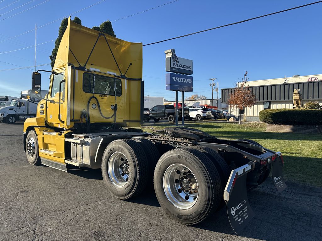 2019 MACK ANTHEM MAC10197U - image 3 of 6