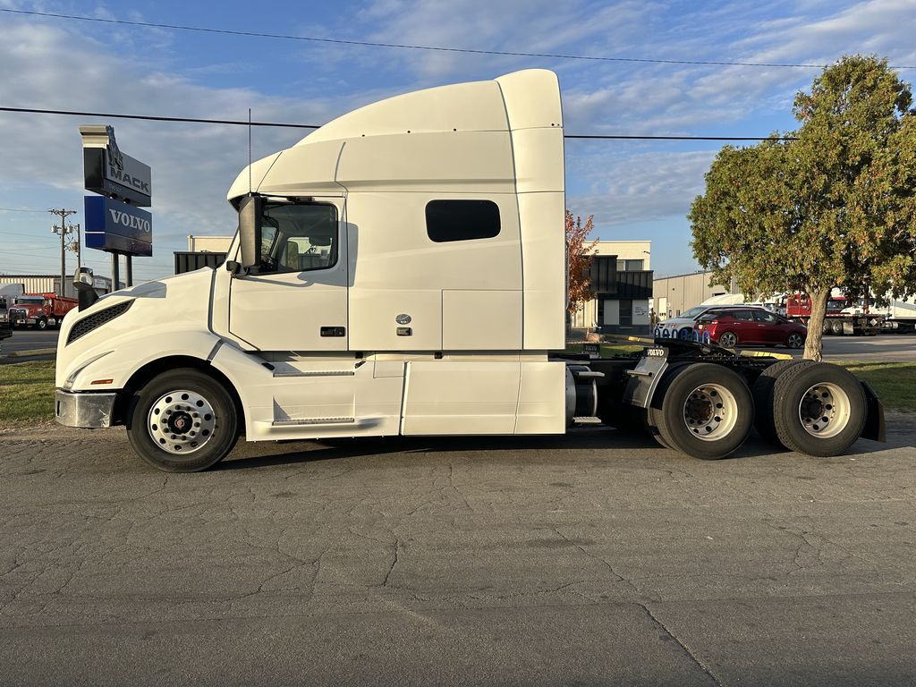 2019 VOLVO VNL64T740 V205019U - image 2 of 6