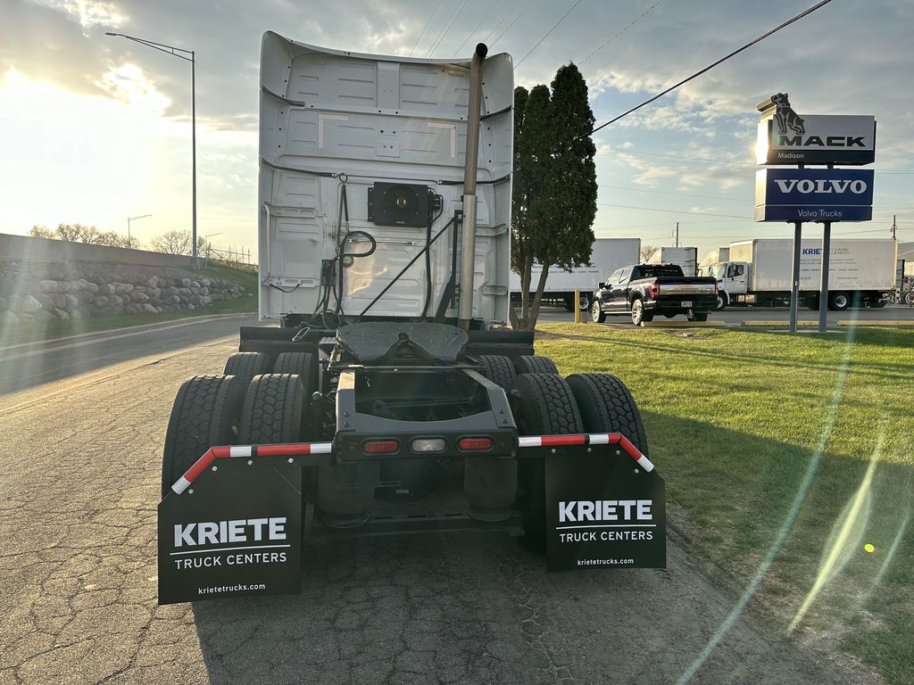 2019 VOLVO VNL64T740 V205019U - image 4 of 6