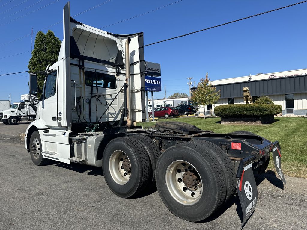 2019 VOLVO VNR64T-300 V220187U - image 3 of 6