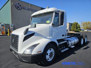 2019 VOLVO VNR64T-300 heavymedium-duty-trucks-used-2019-volvo-vnr64t-300-1310836-driver-side-front-angle-Image