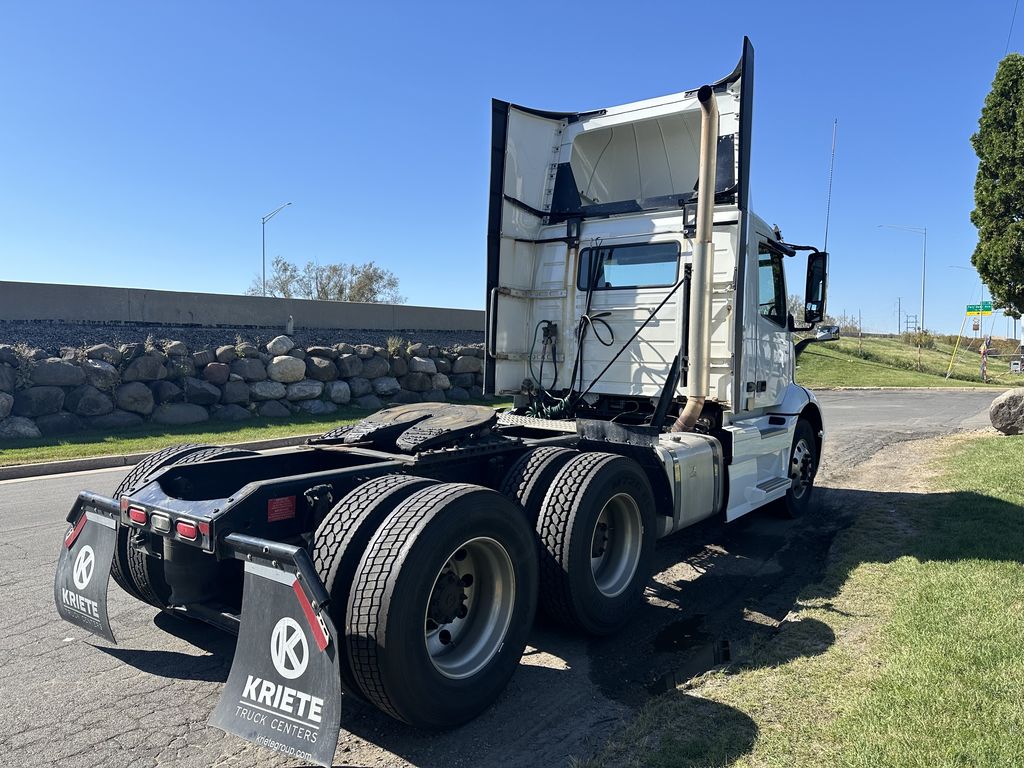 2019 VOLVO VNR64T-300 V220187U - image 5 of 6