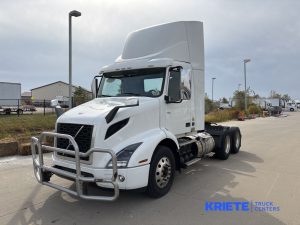 2019 VOLVO VNR64T-300 heavymedium-duty-trucks-used-2019-volvo-vnr64t-300-1849383-driver-side-front-angle-Image