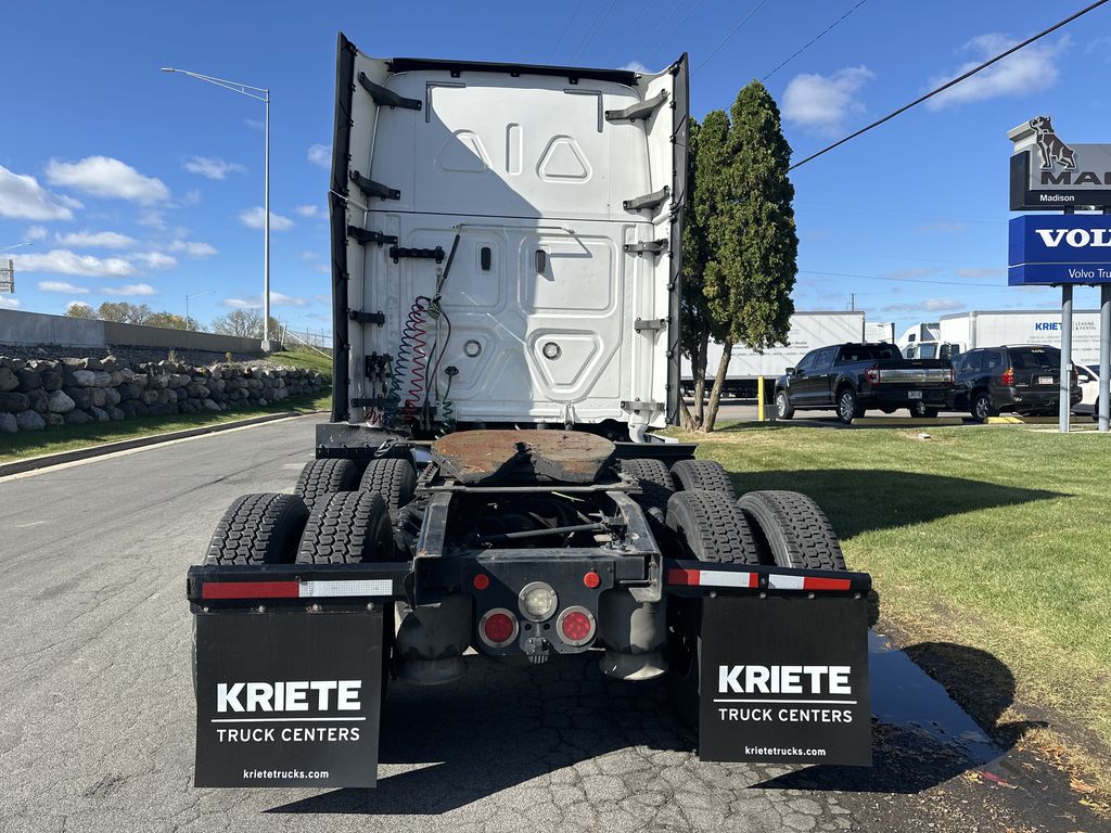 2020 FREIGHTLINER CASCADIA 126 FR6260U - image 4 of 6