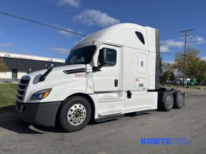 2020 FREIGHTLINER CASCADIA 126 heavymedium-duty-trucks-used-2020-freightliner-cascadia-126-1652245-driver-side-front-angle-Image