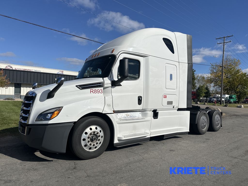 2020 FREIGHTLINER CASCADIA 126 FR6260U - image 1 of 6