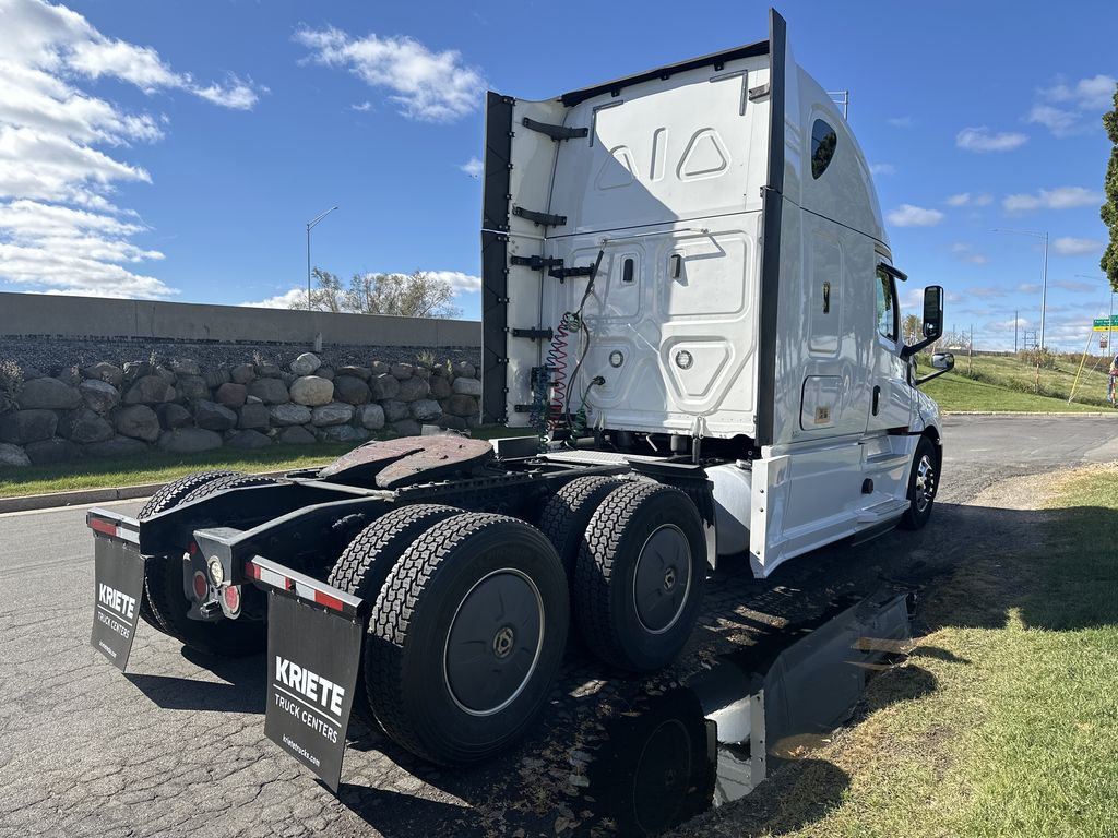 2020 FREIGHTLINER CASCADIA 126 FR6260U - image 5 of 6