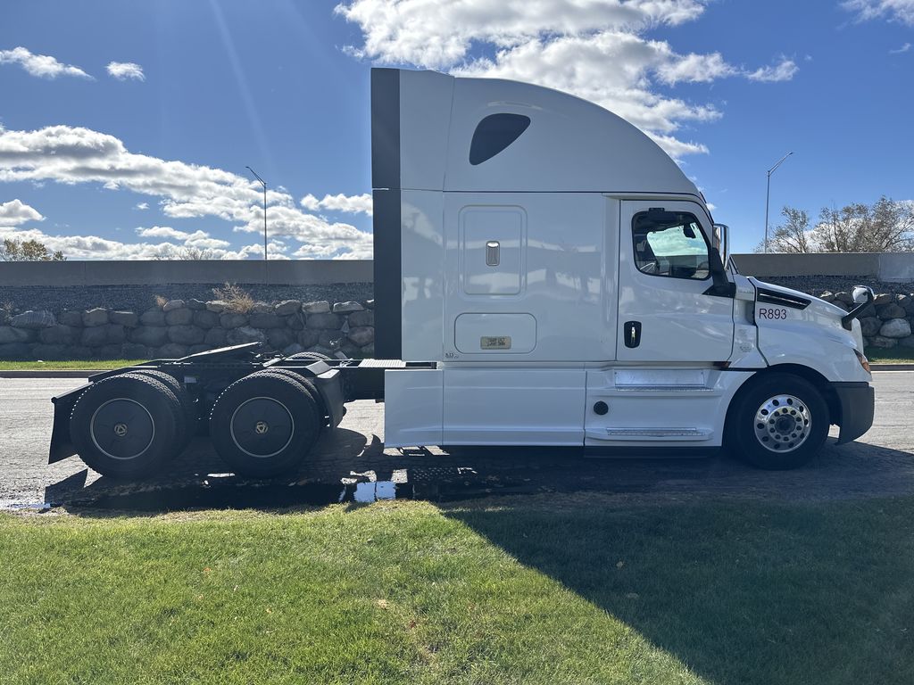 2020 FREIGHTLINER CASCADIA 126 FR6260U - image 6 of 6